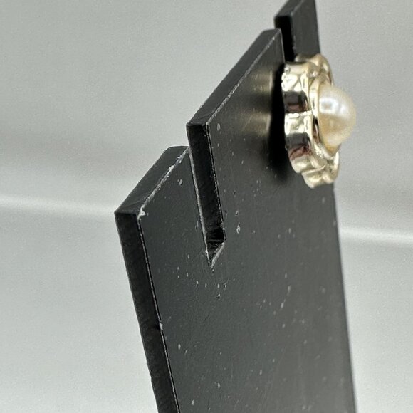 Gold Tone Flower Brooch Faux Pearl Center Lapel Pin Back Collar Loops Classic - Picture 3 of 8